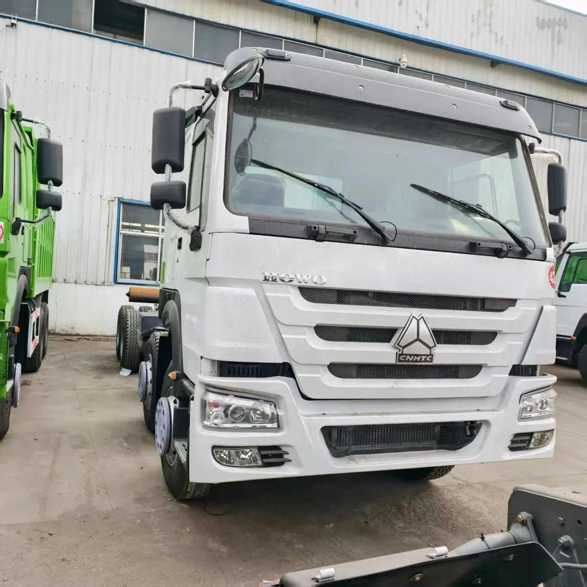 Chasis volquete 8×4 380HP con motor Weichai — imagen del producto
