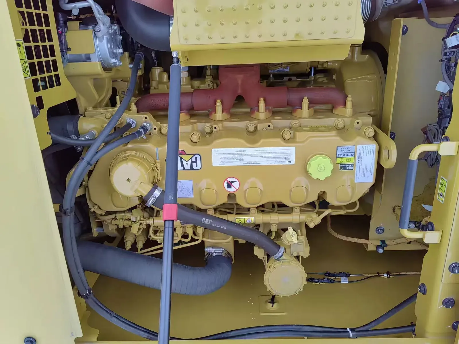 Engine compartment of a used CAT 350 excavator, gallery photo