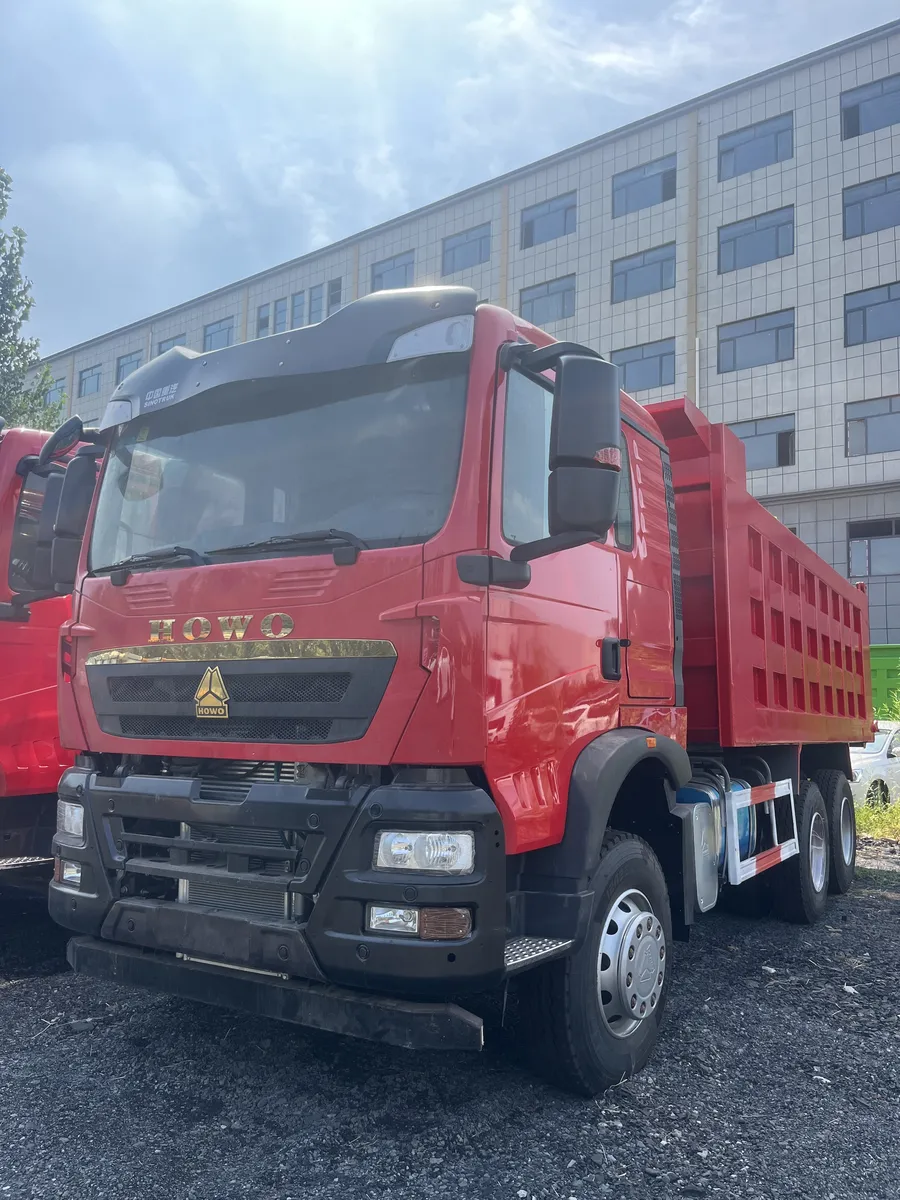 Imágenes de detalles del SINOTRUK HOWO TX 6×4 camión volquete 400HP