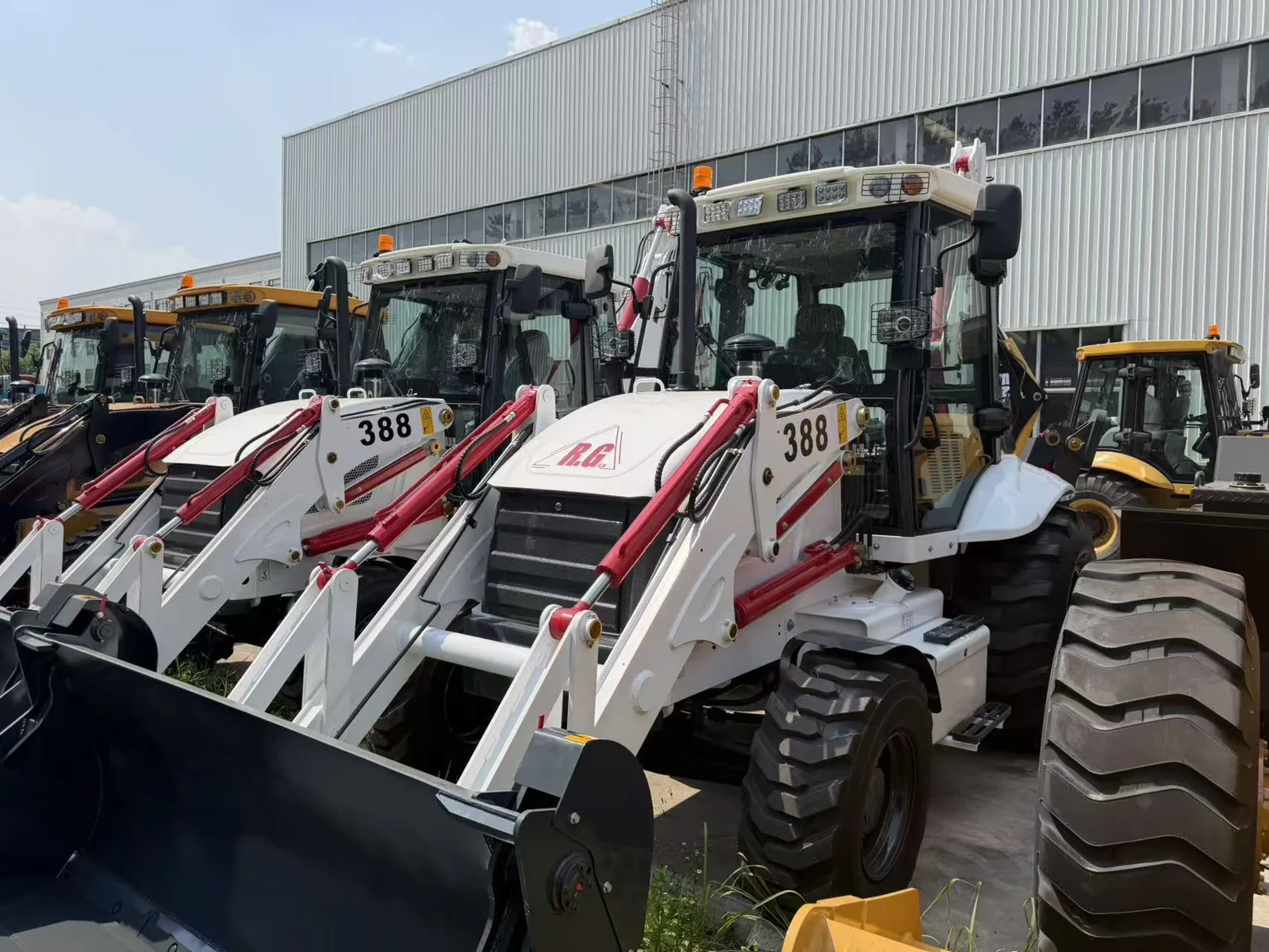 Foto representativa del modelo YUYAN 388 excavadora-cargadora completamente nueva